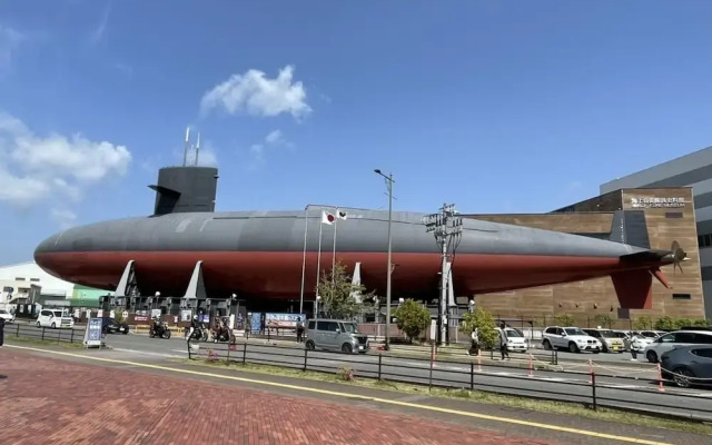 RED SUBMARINE - Hostel