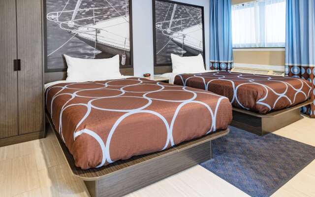 Super 8 by Wyndham Lindenhurst