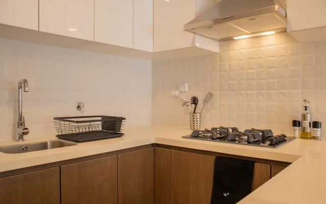 w Sunlit 1BR w Private Balcony in Miraflores