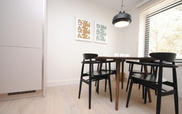 8 The Salterns, Chichester 402400