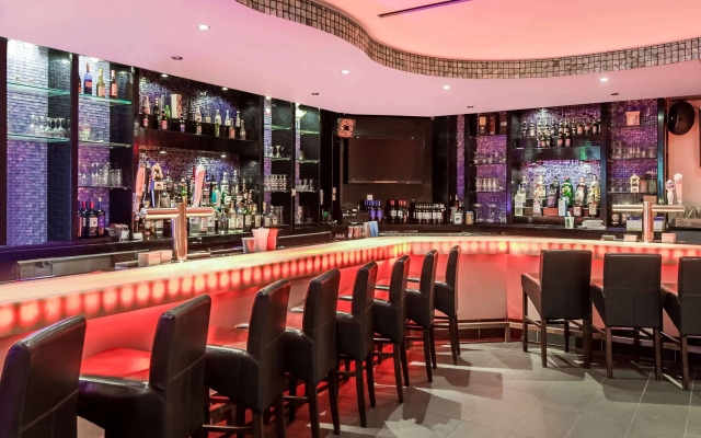 Days Inn by Wyndham Hicksville Long Island