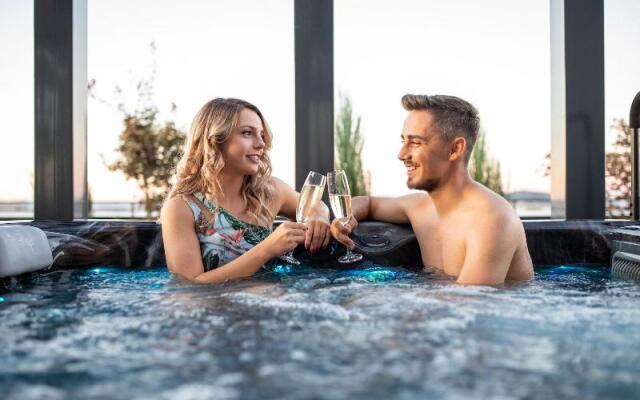 Kanopian Penthouse Hotel