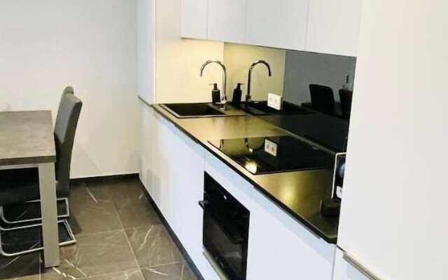 Luxury Flat with Parking & Large Terrace