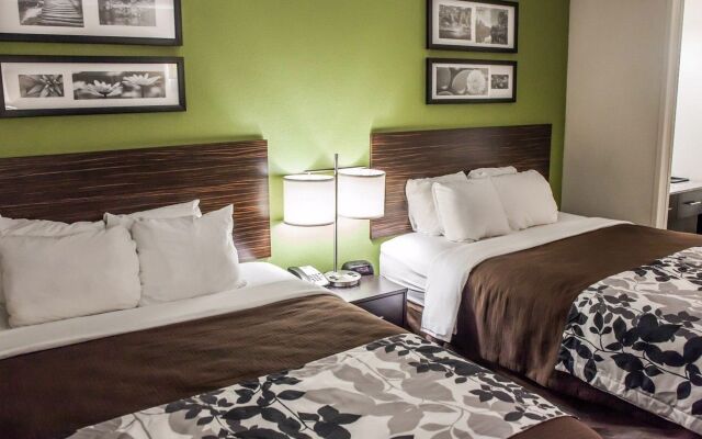 Garner Hotel Topeka West, by IHG