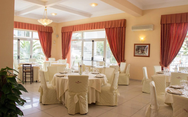 King's House Hotel Resort