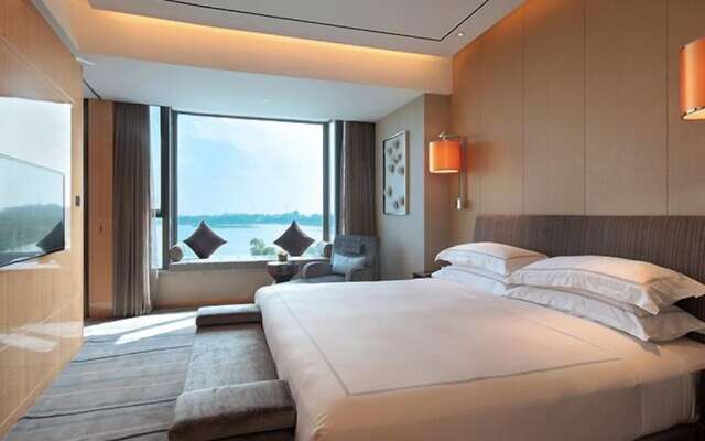 Luan Suntone Plaza Hotel