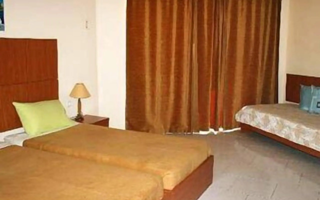 Lyristis Dinos Studios & Apartments