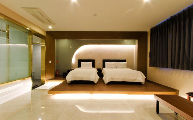 The King Hotel
