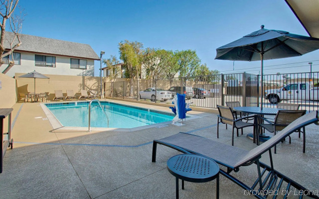 Hampton Inn by Hilton Costa Mesa Newport Beach