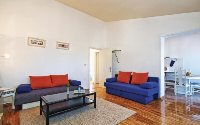 Beautiful Home in Umag With Wifi and 2 Bedrooms