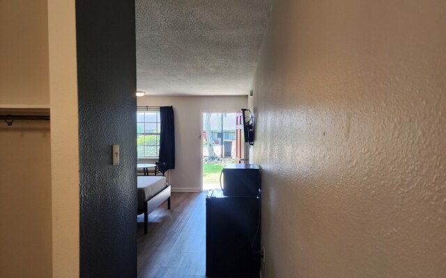 Red Carpet Inn - Houma LA