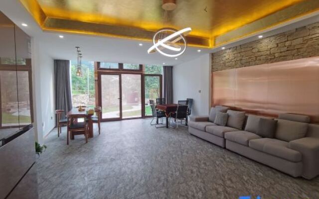 Xiangbo Bowen Travel has a mining homestay at home