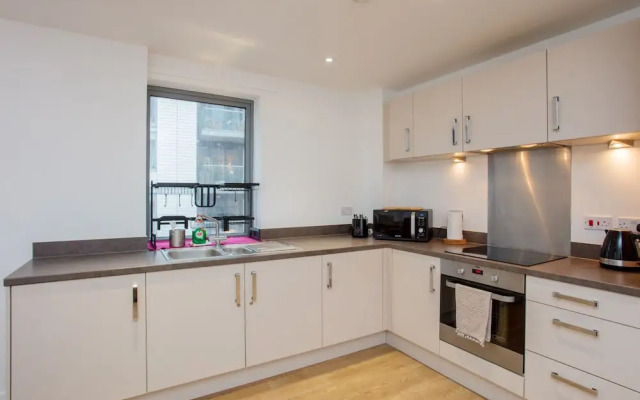Spacious 2 Bedroom Apartment Near Canary Wharf