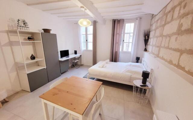 Studio Near The Ramparts Of Avignon