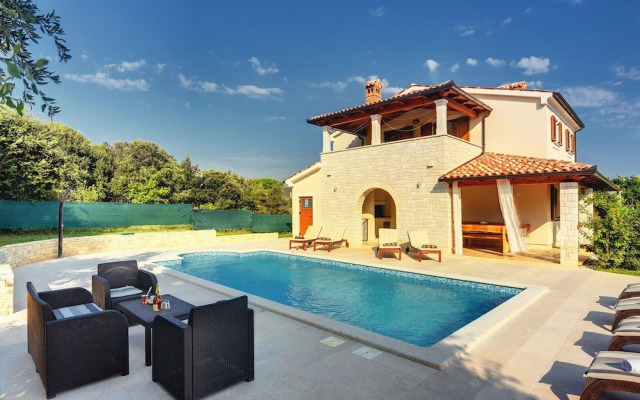Detached Villa With Swimming Pool in the South of Istria Near the Sea