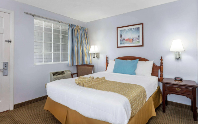 Travelodge by Wyndham Cape Cod Area