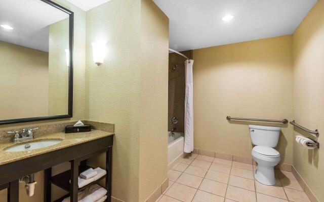 Comfort Suites Tampa Airport North