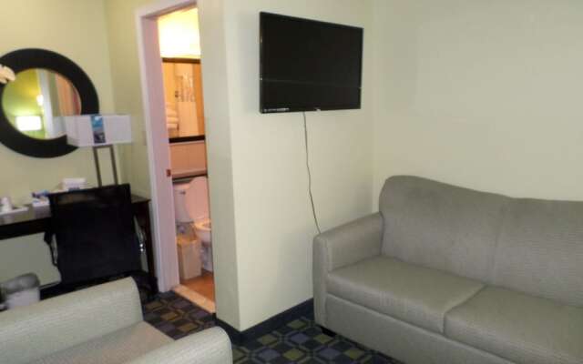 Travelodge Cleveland Lakewood
