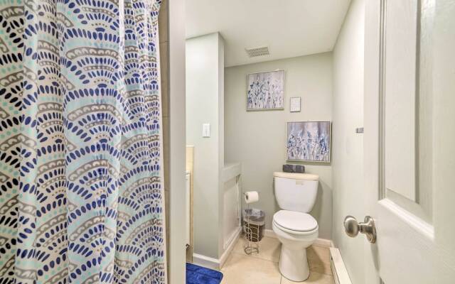 Lakefront Poconos Vacation Rental w/ Deck