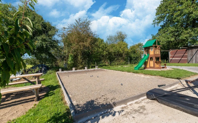 Spacious Getaway Near Spa F1