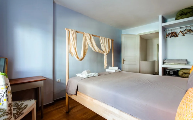 City-Sea Fusion, Elegant Gem Minutes from the Beach
