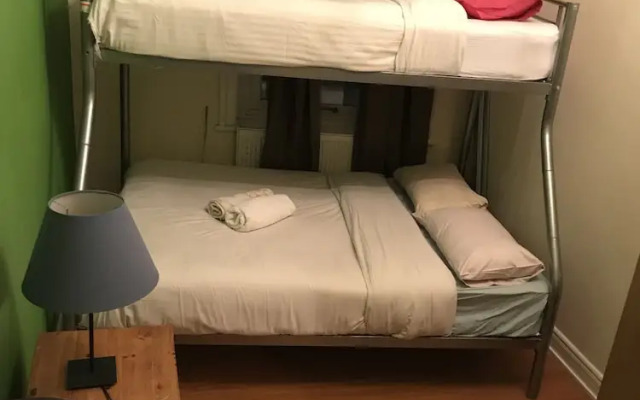 Rooms at 5 Hammersmith Road - Hostel