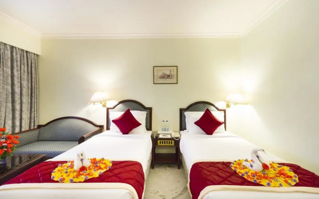 OYO Premium Majestic Freedom Park