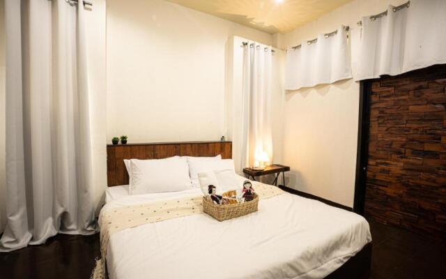 Croissant hotel and cafe