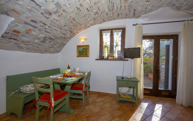 Liano Iris - Terrace & parking place