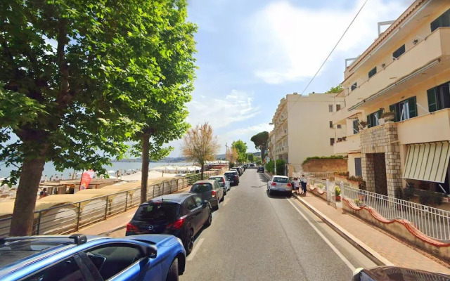 Sea Breeze Seafront Flat