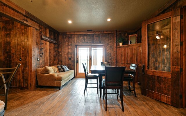 Osprey Lake Cabin 4 Bedroom Home by RedAwning