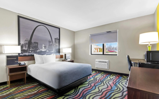 Super 8 by Wyndham Farmington