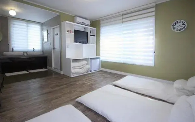 Crib 49 Guesthouse - Foreigner only