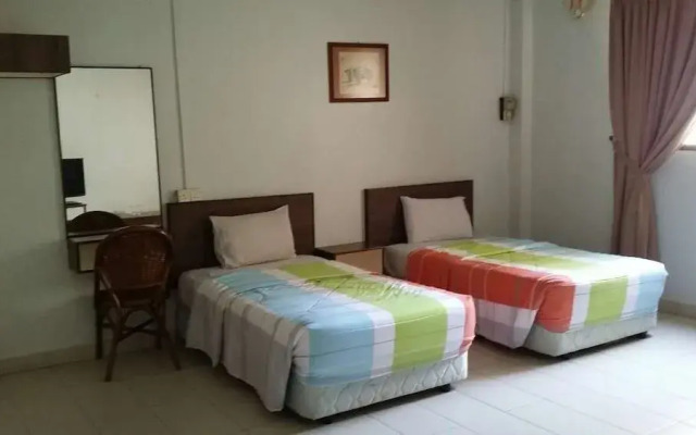 Dragon & Phoenix Hotel