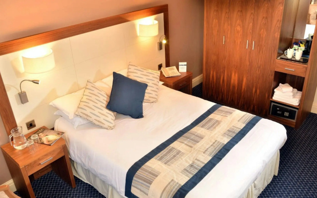Riverside Hotel
