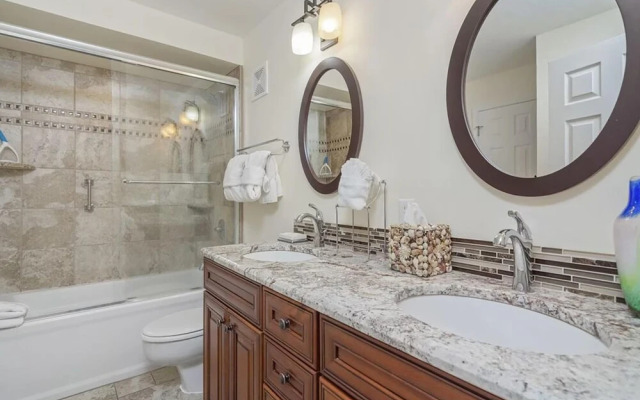 Shoreline Towers 1022