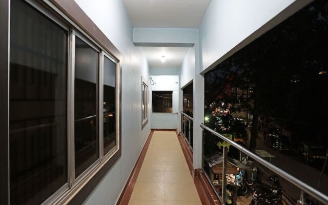 OYO 16821 Hotel Senapati Palace