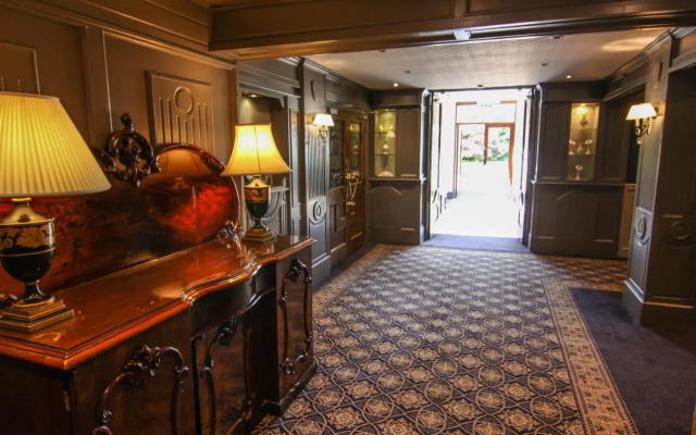 Devon Inn Hotel