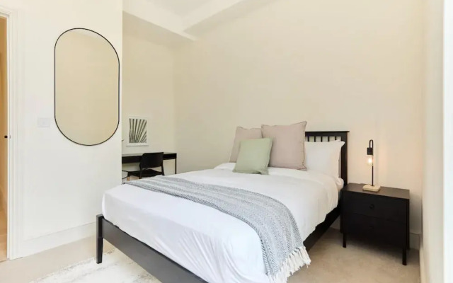 The East London Mile Crib - Bright 2bdr Flat