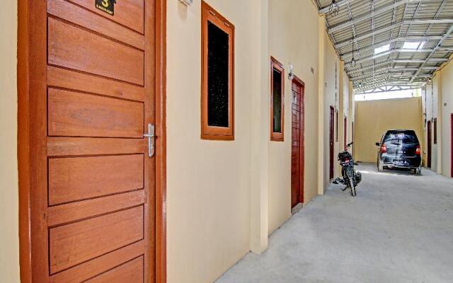 Oyo 91835 Djasur Kost