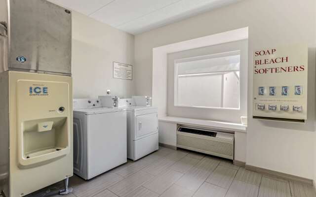 Clarion Pointe Staunton East