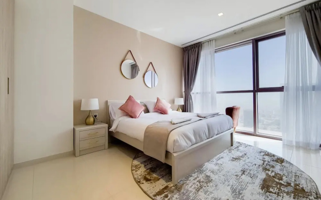 GreenFuture - Panoramic City View From This High-Rise Chic Condo