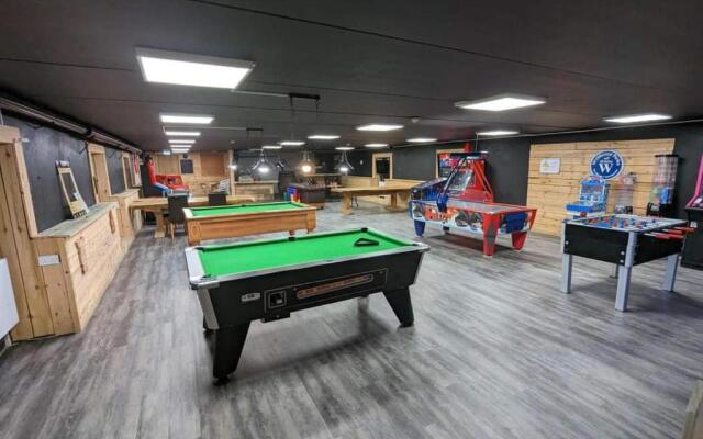 Apple Tree Lodge, Hot Tub, 3 Bedroom, 2 Bars
