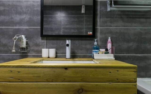 Henry's Apartment- Taikang Road