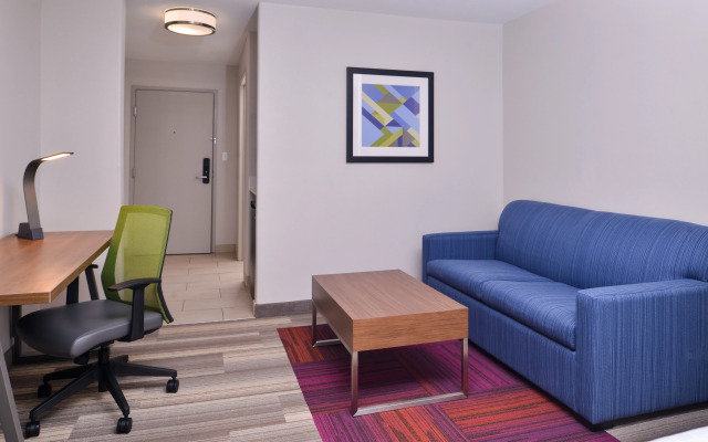 Holiday Inn Express And Suites Elgin
