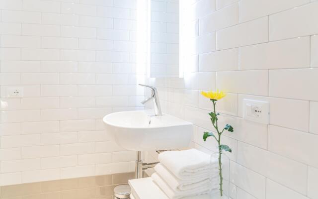 Co-e405-regi74a1 - Your Private Harbour Nearby George Clooney