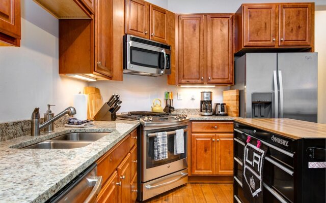 Newpark Townhouse by RedAwning