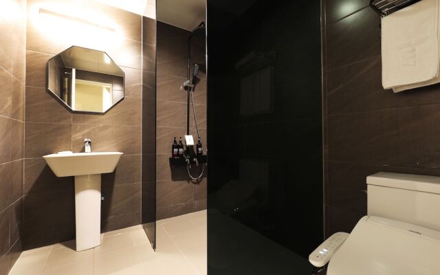 M7 hotel
