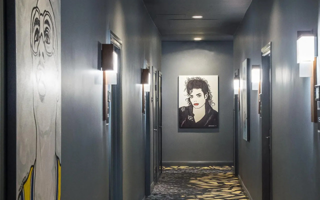 Elan Hotel