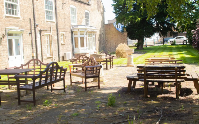 Oliver Cromwell Hotel